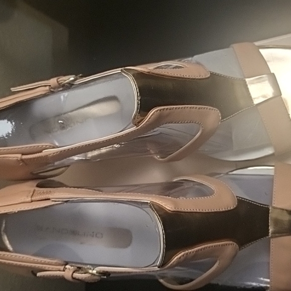 Bandolino Light Dusty Rose Pink and Rosegold Medium Heel Height Sandals - Picture 6 of 9